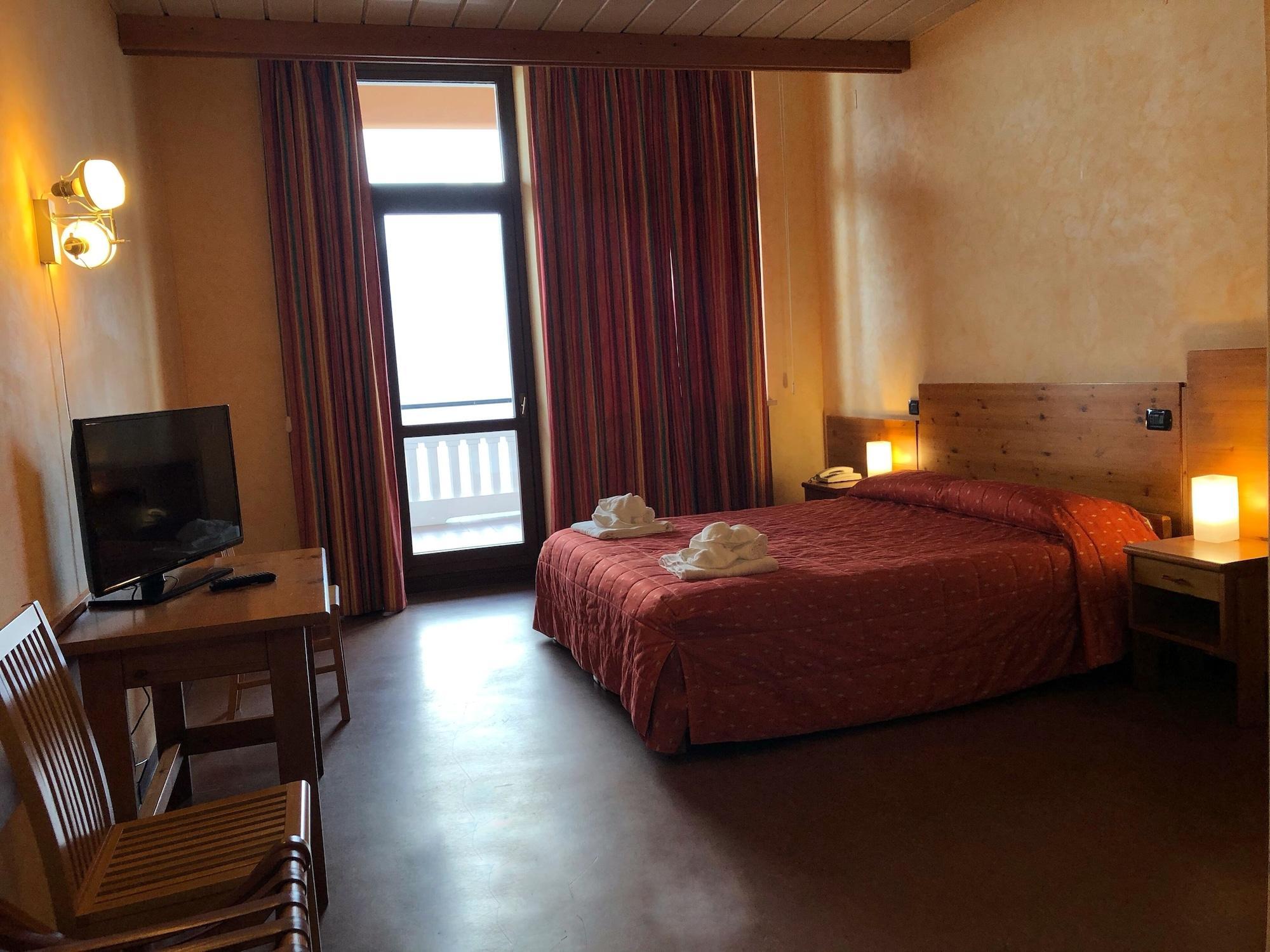 Pracatinat Hotel & Restaurant Fenestrelle Dış mekan fotoğraf
