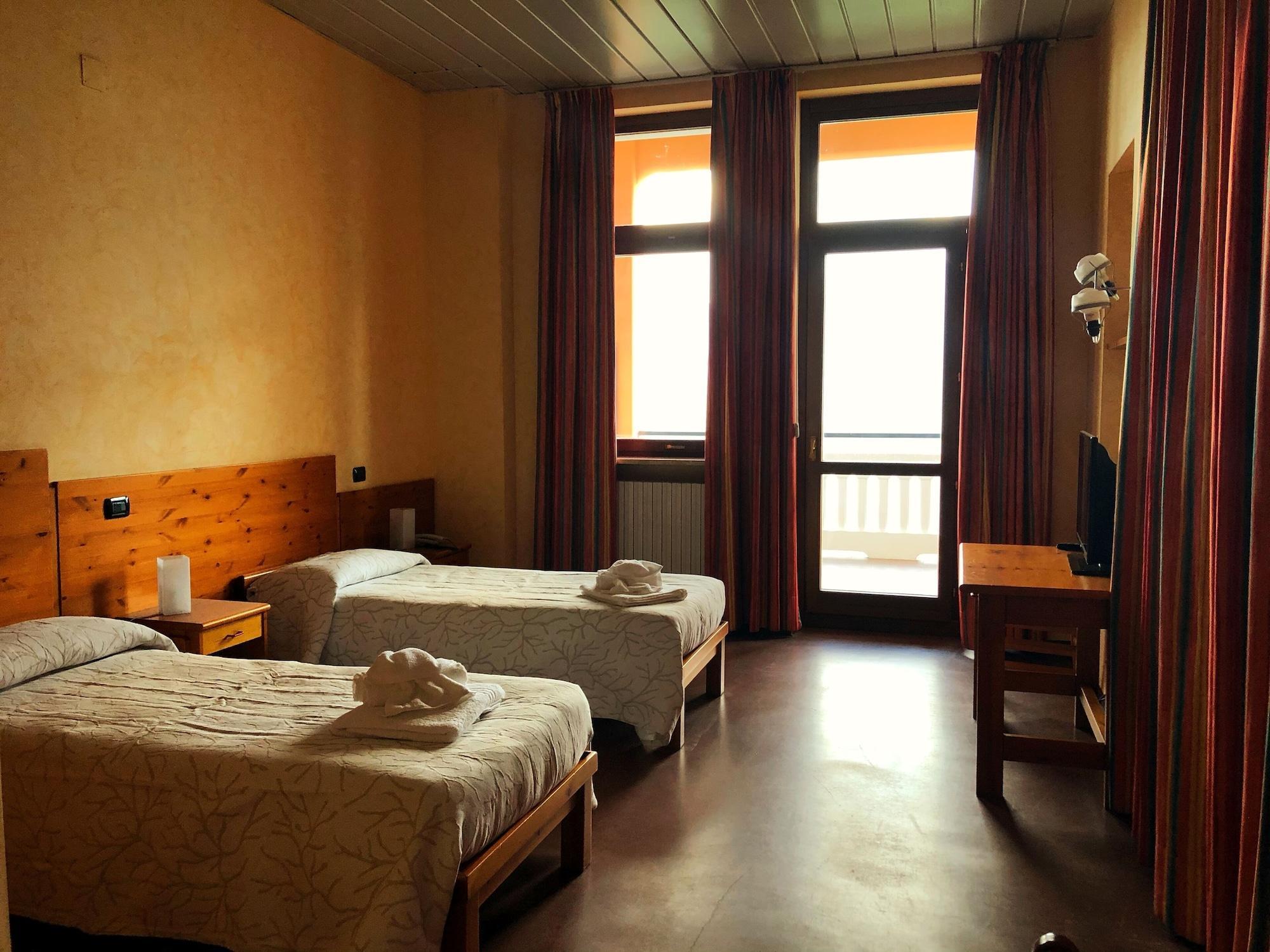 Pracatinat Hotel & Restaurant Fenestrelle Dış mekan fotoğraf