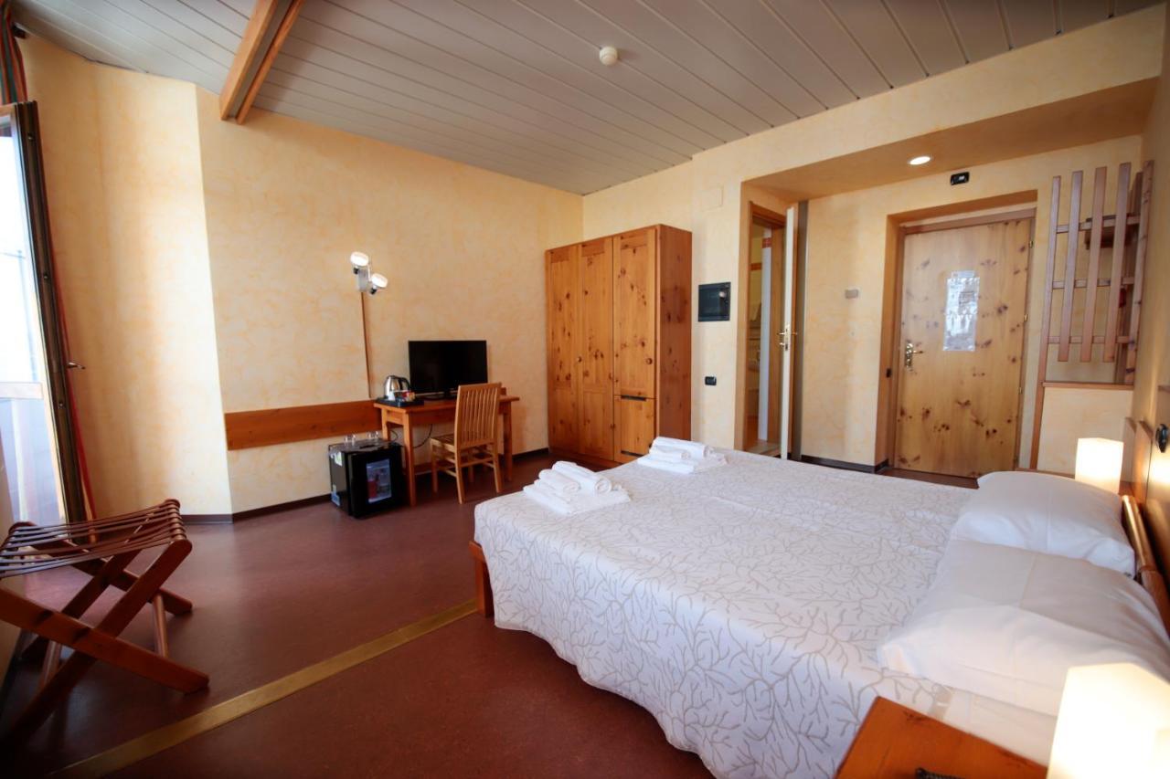 Pracatinat Hotel & Restaurant Fenestrelle Dış mekan fotoğraf