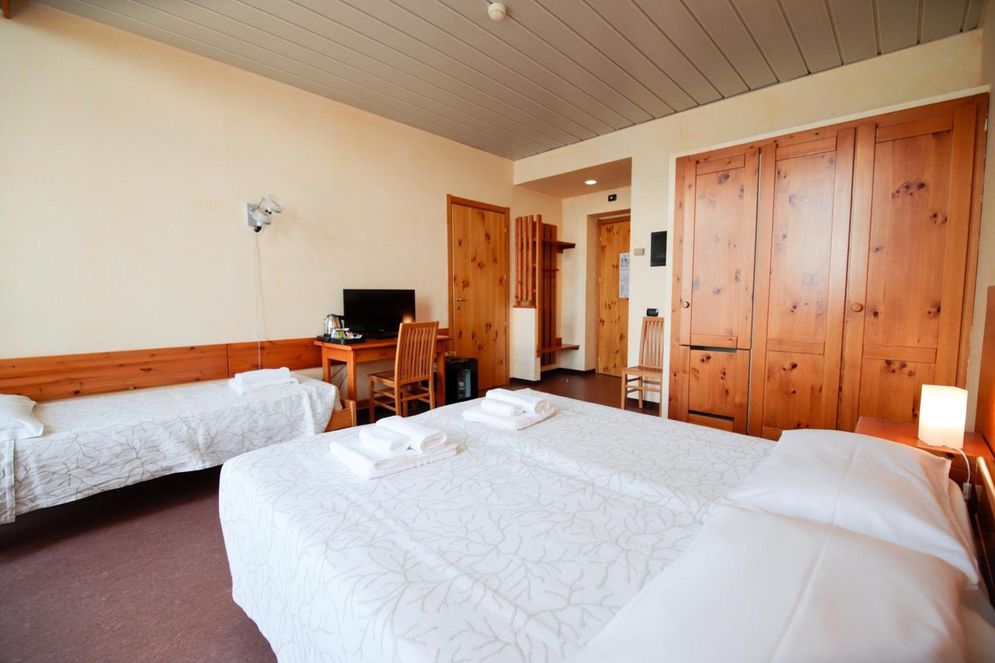 Pracatinat Hotel & Restaurant Fenestrelle Dış mekan fotoğraf