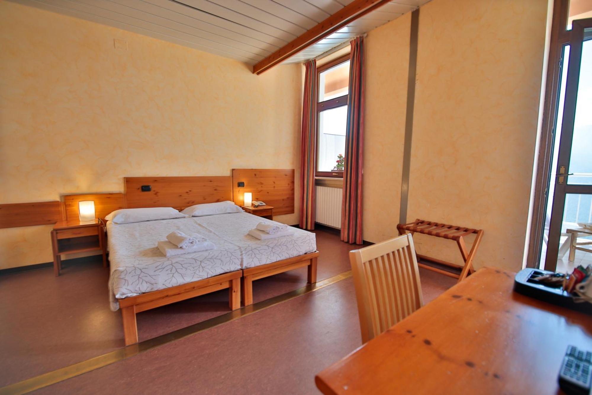 Pracatinat Hotel & Restaurant Fenestrelle Dış mekan fotoğraf