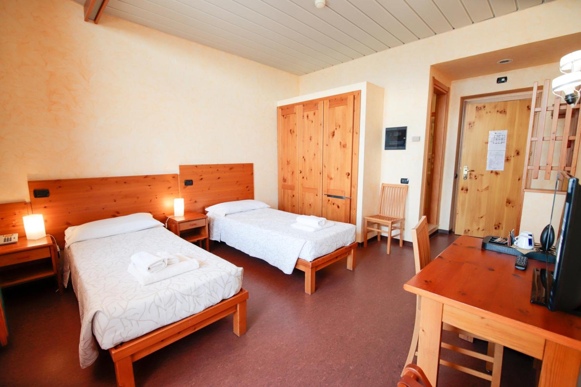 Pracatinat Hotel & Restaurant Fenestrelle Dış mekan fotoğraf